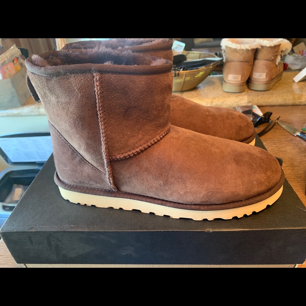 Ugg's Mens Classic Mini - BROWN